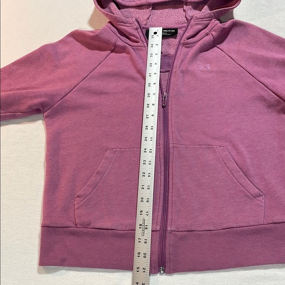 Under Armour Lavender Long Sleeve with back & sleeve design loose fit EUC - Picture 16 of 16